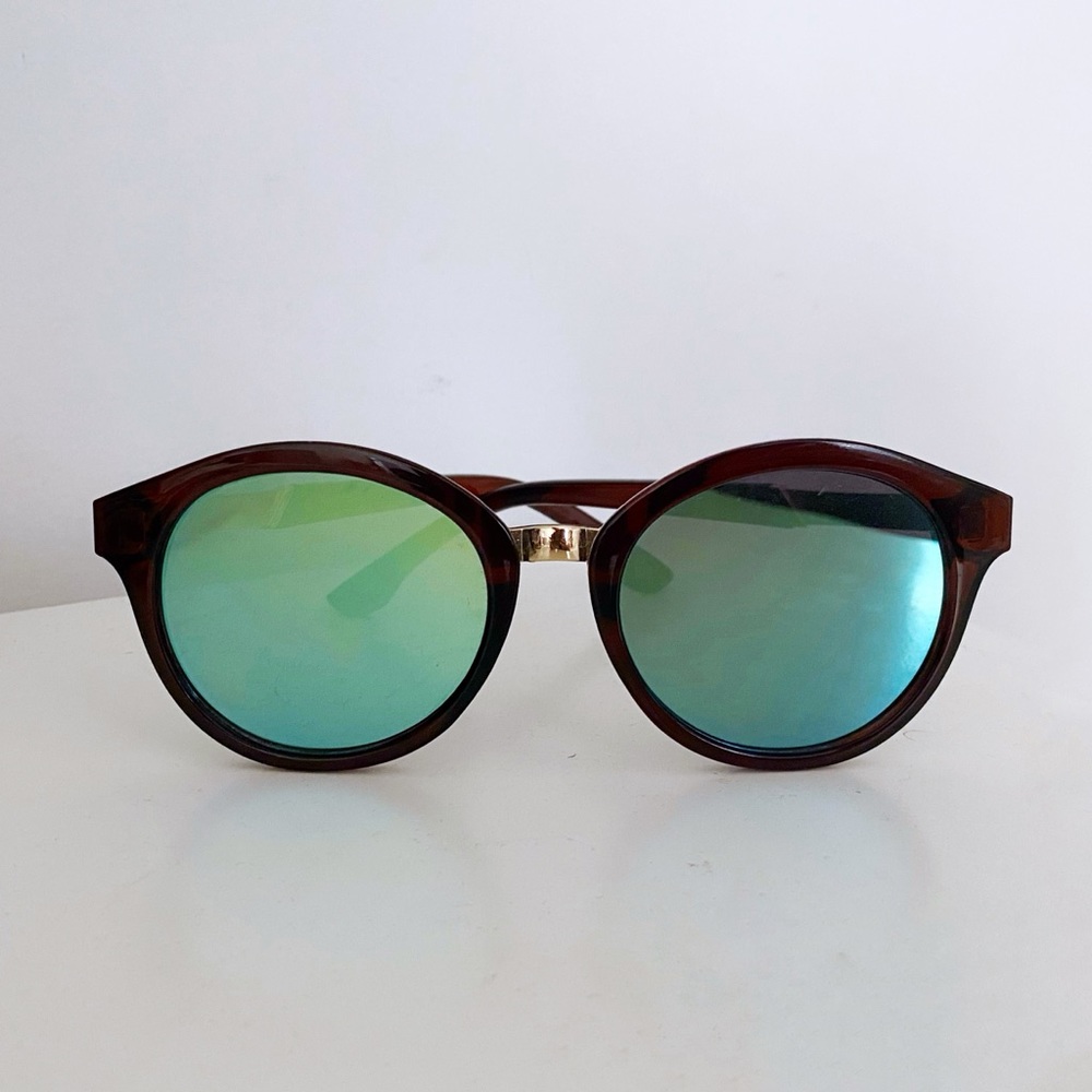 Rounded Sunglasses w/ Green/Blue Mirror Lens